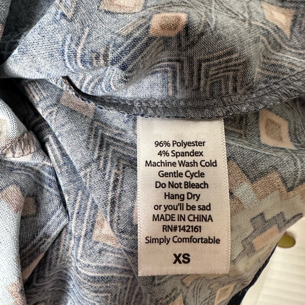 Lularoe Randy Tee - Picture 2 of 2